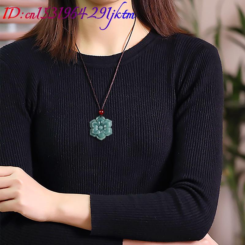 Colar com Pingente de Flor de  - Vintage Fashion Accessories avaliação e preço